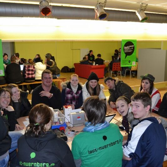 Foto von der laut Jugendversammlung im Geiza 2013