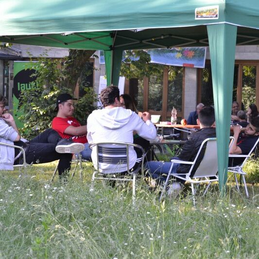 Foto von der Open Air Jugendversammlung in der Wiese 69 2016