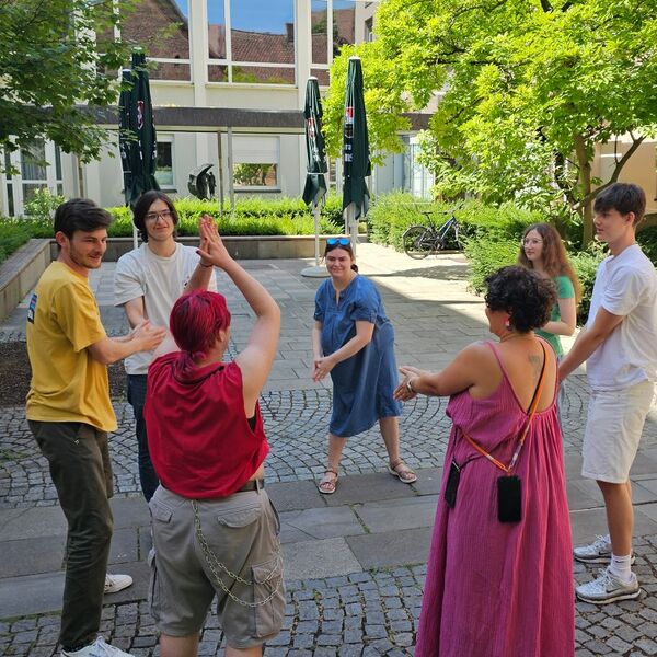Junge Menschen bei der Schulung der Beteiligungscoaches