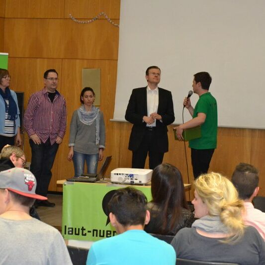 Foto von der laut Jugendversammlung in der Ossietzky Schule 2014