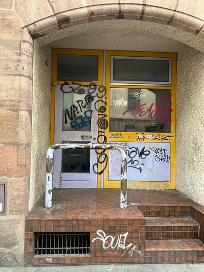 Ein nicht so schön aussehender Eingang