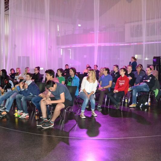 Foto von der laut Jugendversammlung in der Lux Kirche 2014