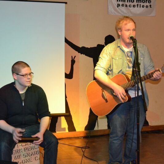 Foto von der laut Jugendversammlung im Geiza 2013
