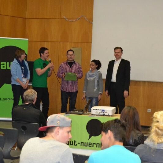 Foto von der laut Jugendversammlung in der Ossietzky Schule 2014