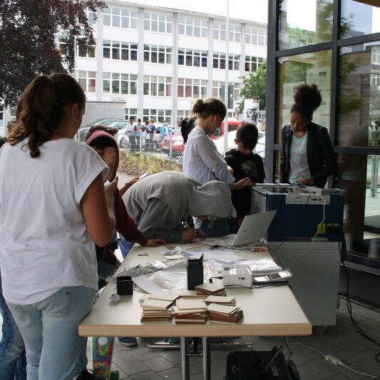 Foto von der Open Air Jugendversammlung in Muggenhof 2015