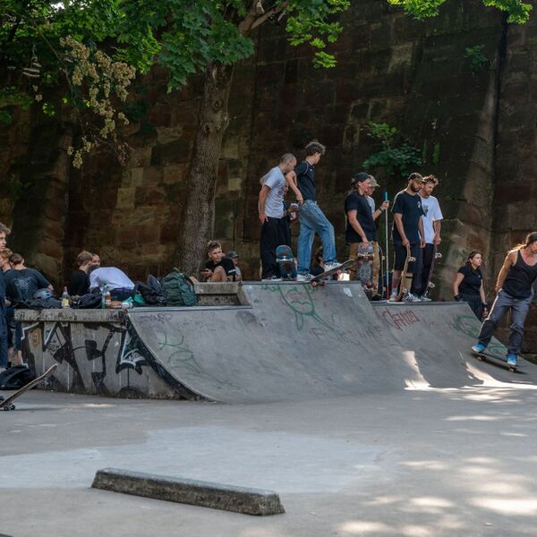Skater bei der Eröffnung der neuen Unterstände am Spittlertorgraben