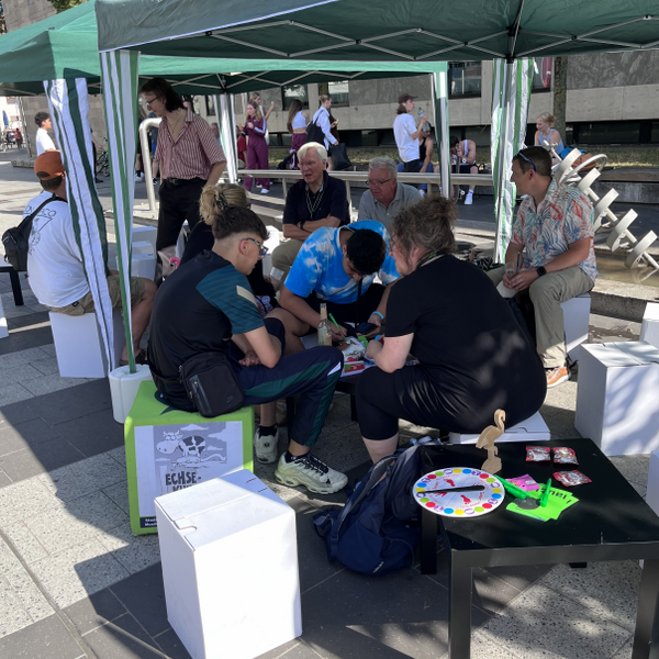 Jugendliche beim laut Open Air am Kornmarkt 2022