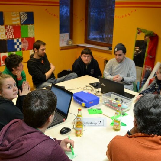 Foto von der laut Jugendversammlung im Geiza 2013