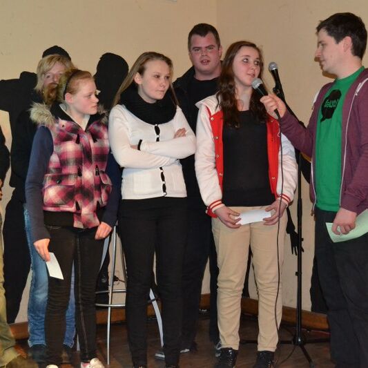 Foto von der laut Jugendversammlung im Geiza 2013