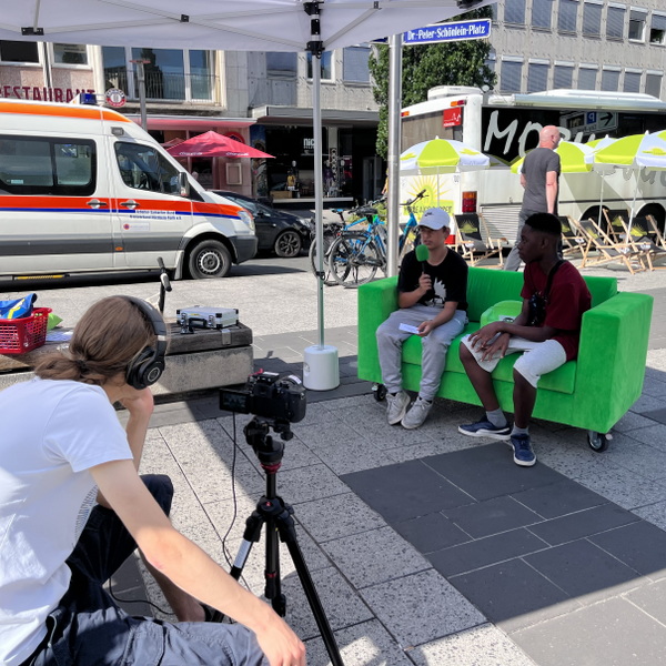 Das grüne Sofa beim laut Open Air am Kornmarkt 2022