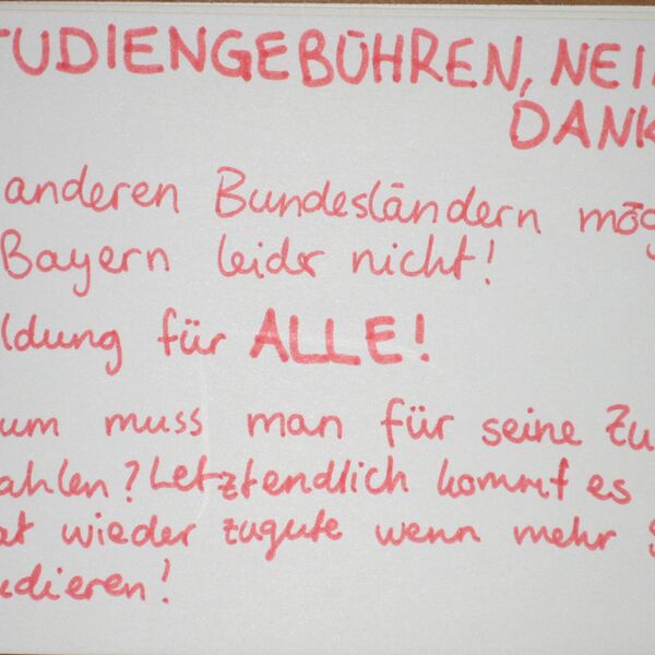 Von Jugendlichen auf der Jugendversammlung 2011 gestaltete Postkarte mit ihrem Anliegen