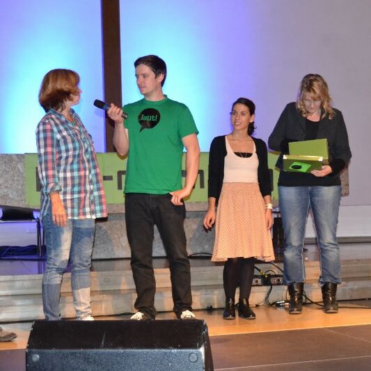 Foto von der laut Jugendversammlung in der Lux Kirche 2014