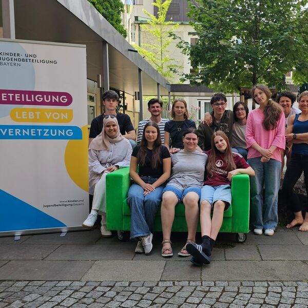 Junge Menschen bei der Schulung der Beteiligungscoaches