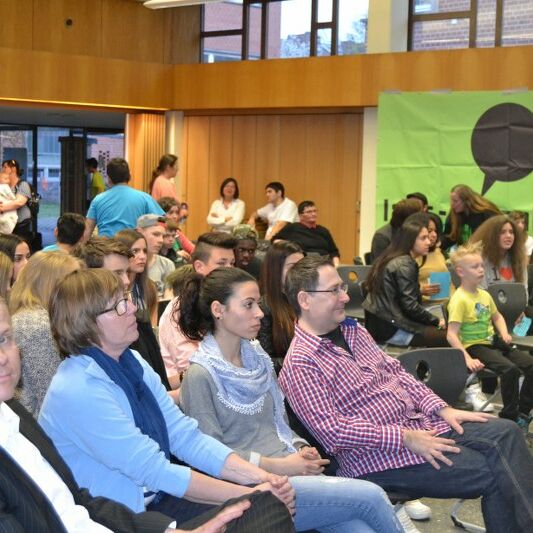Foto von der laut Jugendversammlung in der Ossietzky Schule 2014