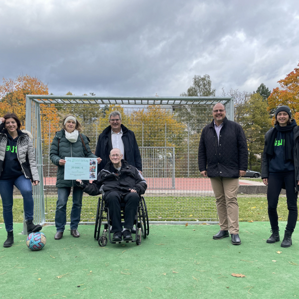 laut-Mitarbeiter mit SÖR auf dem sanierten Bolzplatz Langwasser am 22.10.2021