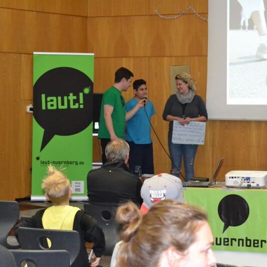 Foto von der laut Jugendversammlung in der Ossietzky Schule 2014