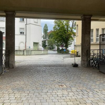 Eine nicht schön aussehende Durchfahrt