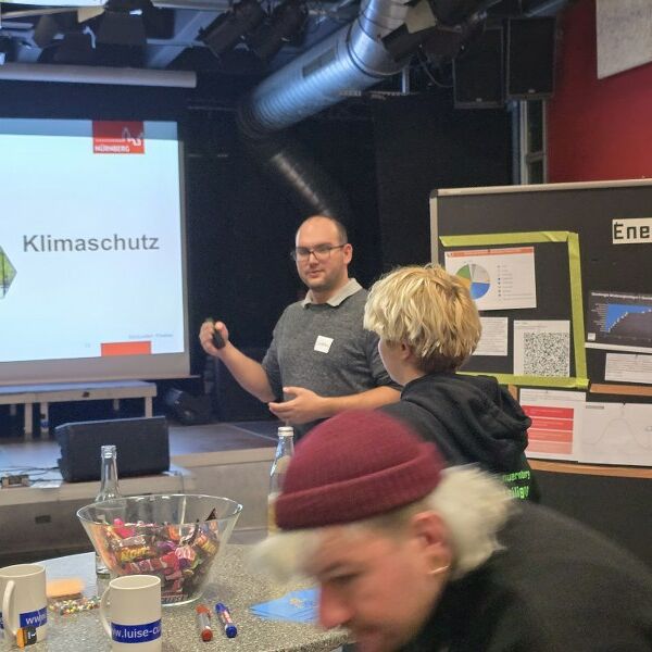 Junge Menschen bei der Beteiligung zum Klimaschutzkonzept Nürnberg 2025