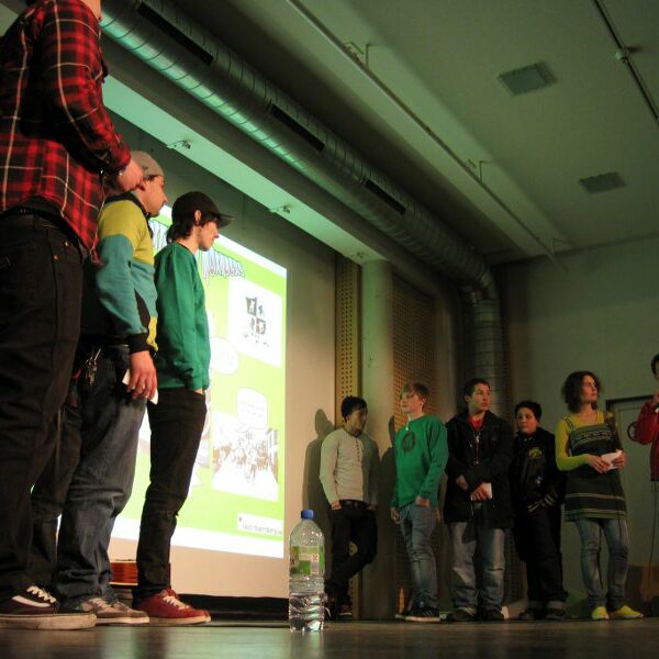 Foto von der laut Jugendversammlung in der Villa Leon 2012