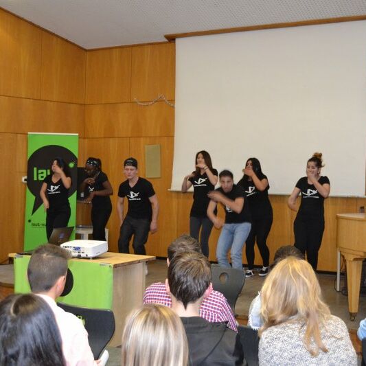 Foto von der laut Jugendversammlung in der Ossietzky Schule 2014