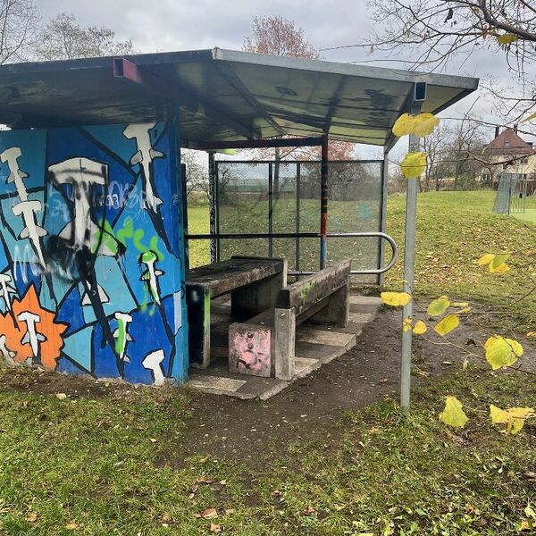 Abgeschlossenes Projekt 2024 Sitzmöglichkeiten am Unterstand Mühlweg