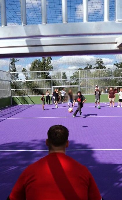 Screenshot vom Instagramfilm über die Eröffnung des neuen Soccercourts mit Link zum Film